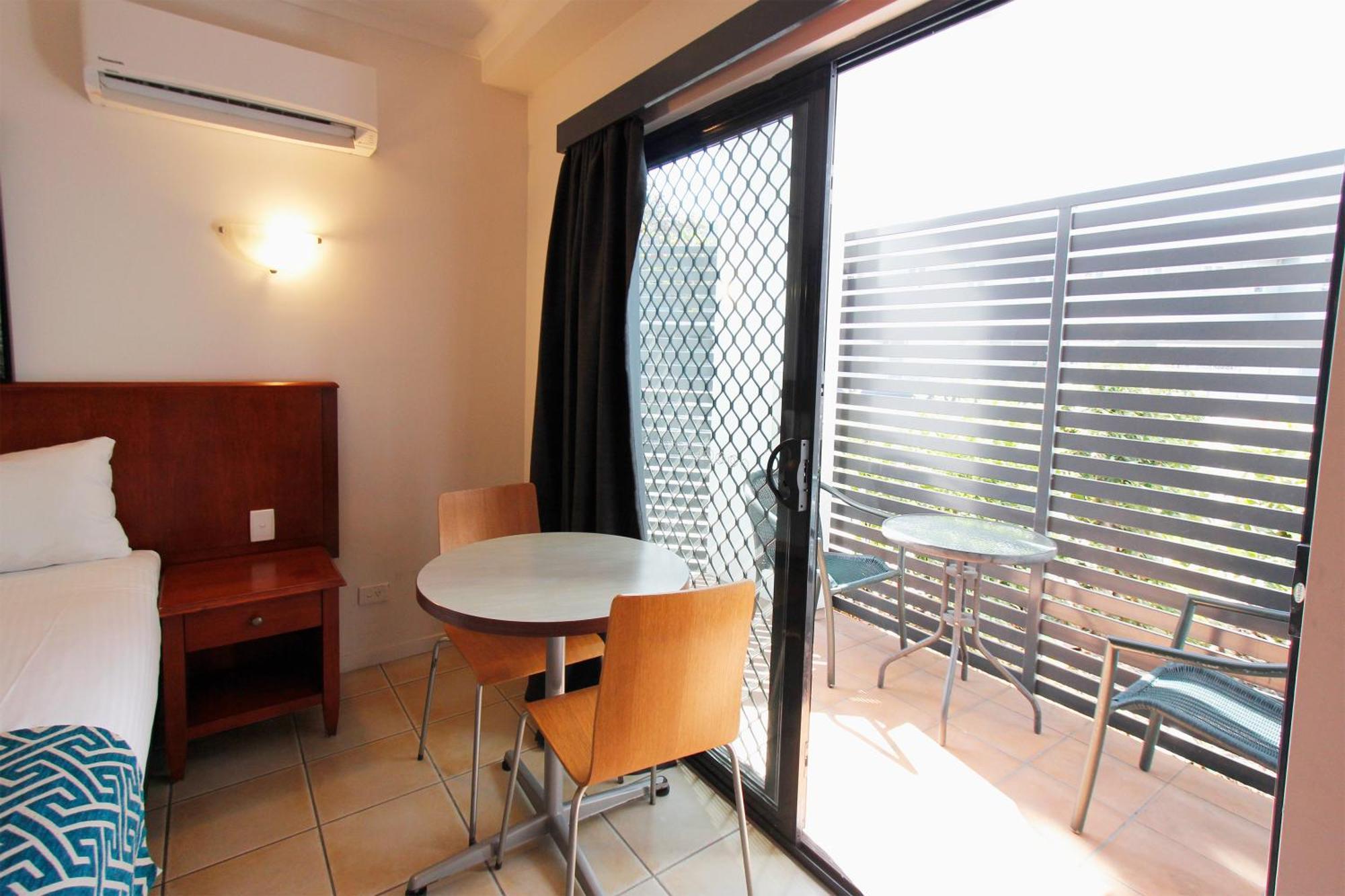 Coffee House Apartment Motel Рокхемптън Екстериор снимка