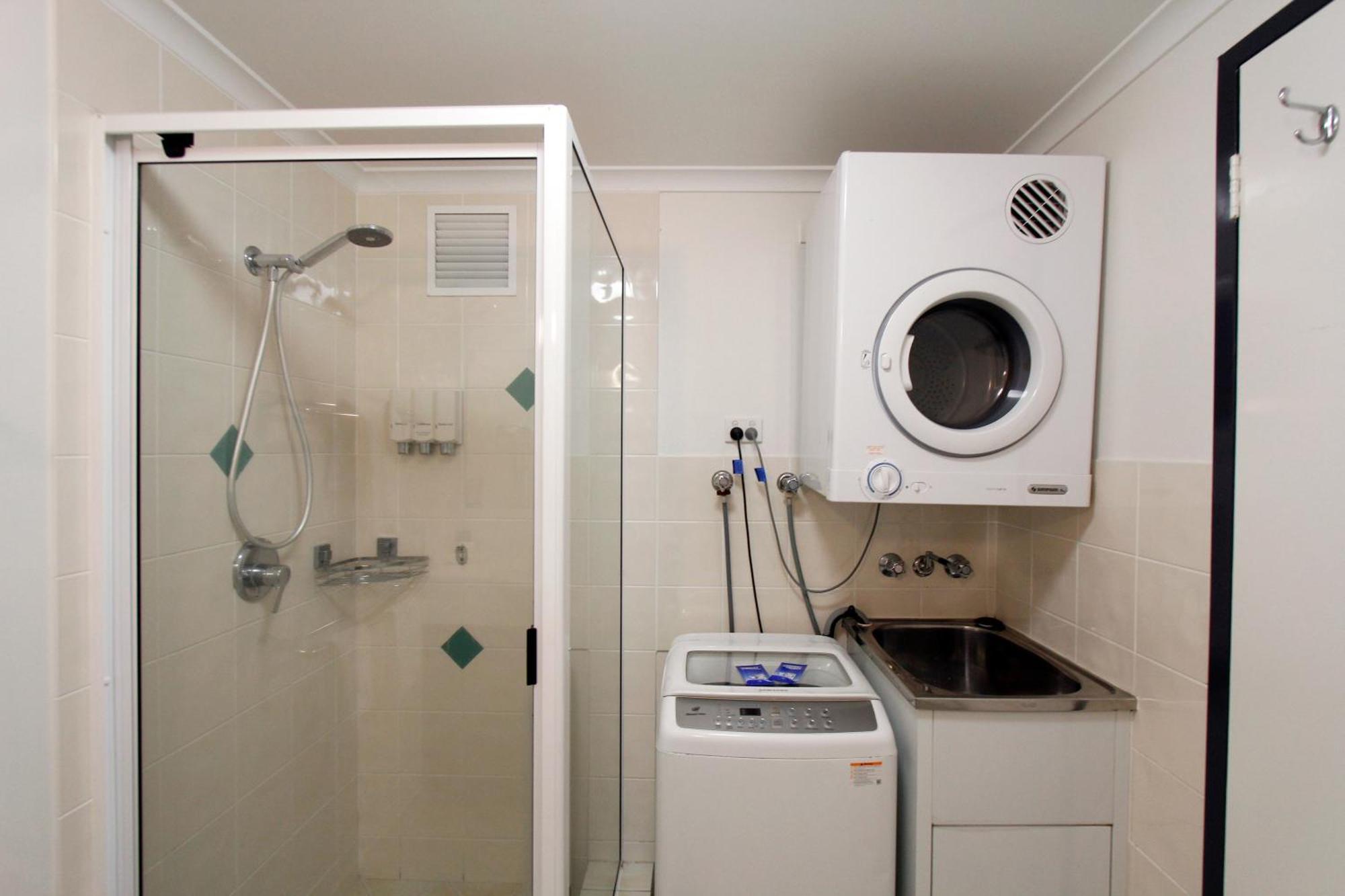 Coffee House Apartment Motel Рокхемптън Екстериор снимка