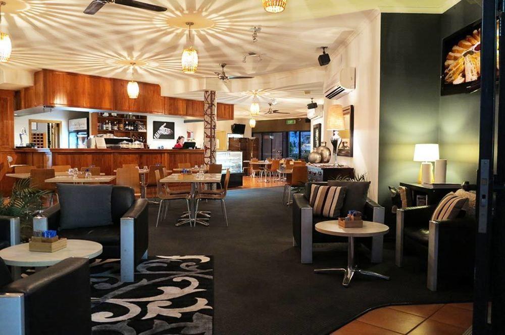 Coffee House Apartment Motel Рокхемптън Екстериор снимка
